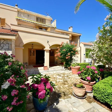 Apartment Meridiana-7 By Interhome