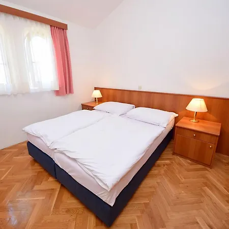 Apartment Meridiana-7 By Interhome
